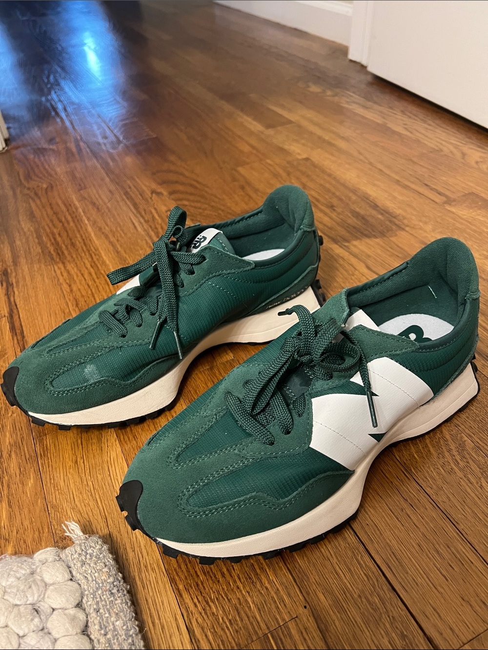 New Balance unisex Green 327 sneaker